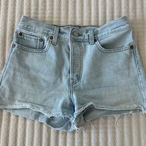 Levi’s Light Blue Wedgie Short | size 27